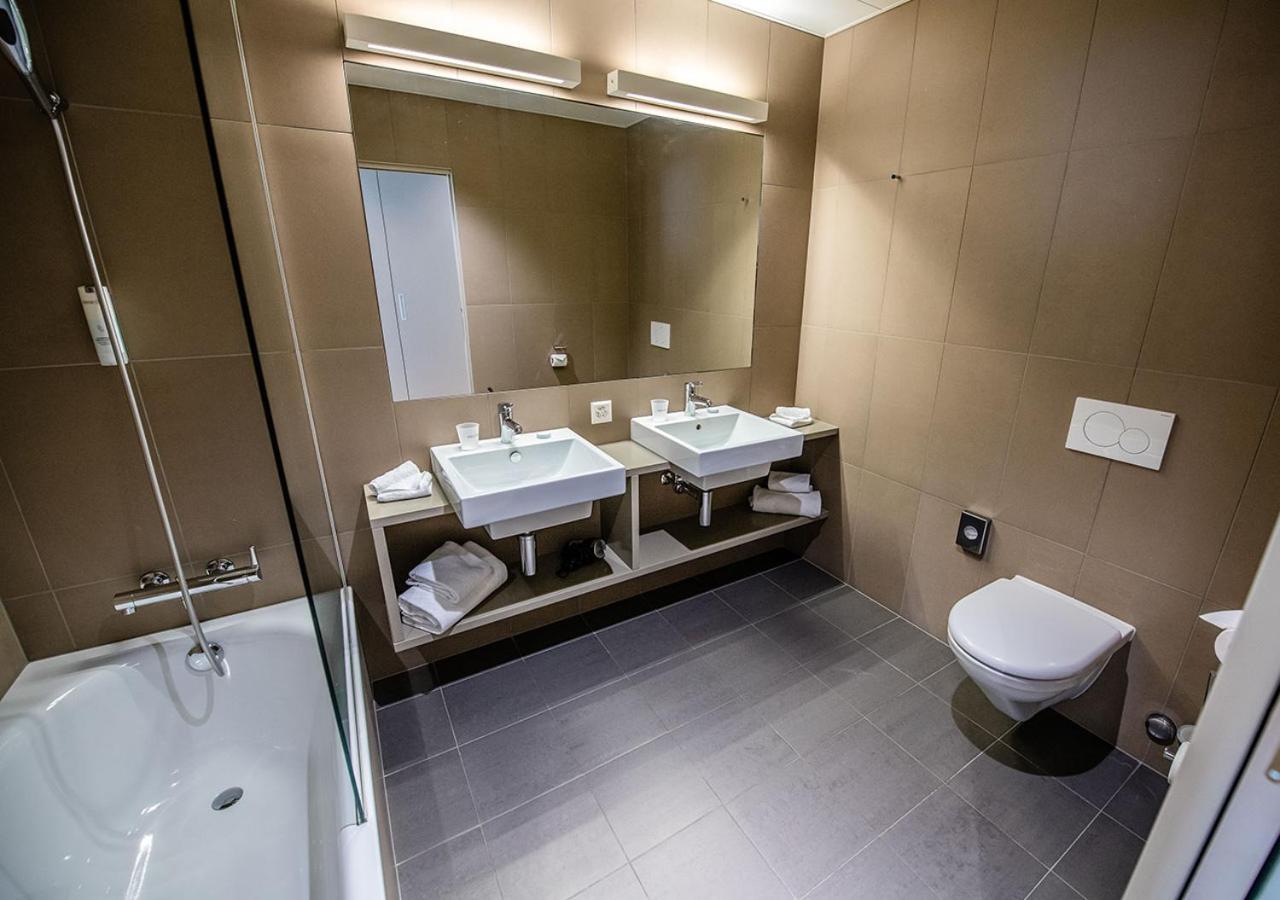Discovery Hotel 3* Superior Крисие Екстериор снимка