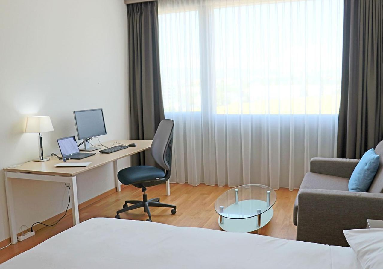 Discovery Hotel 3* Superior Крисие Екстериор снимка