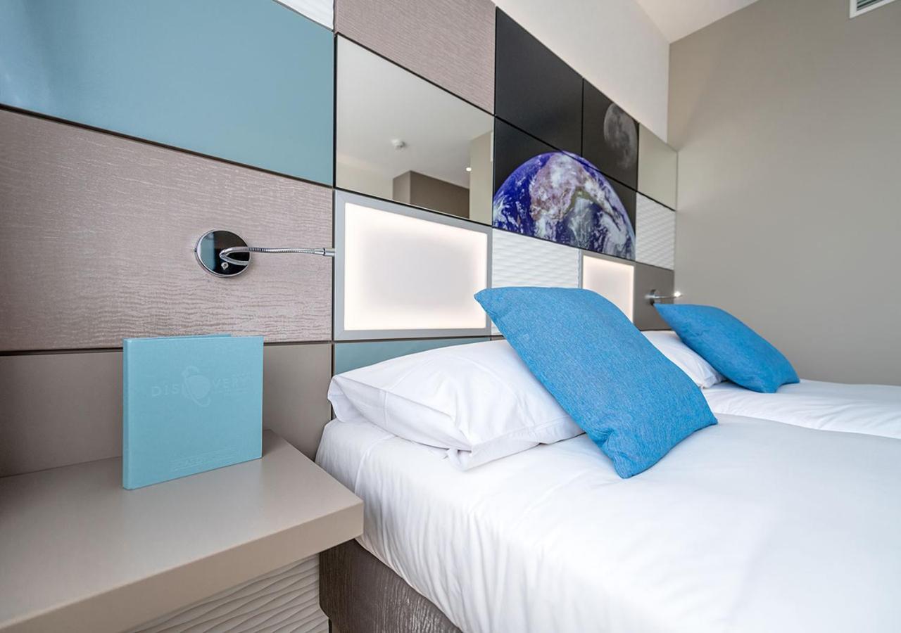 Discovery Hotel 3* Superior Крисие Екстериор снимка