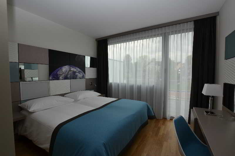 Discovery Hotel 3* Superior Крисие Екстериор снимка