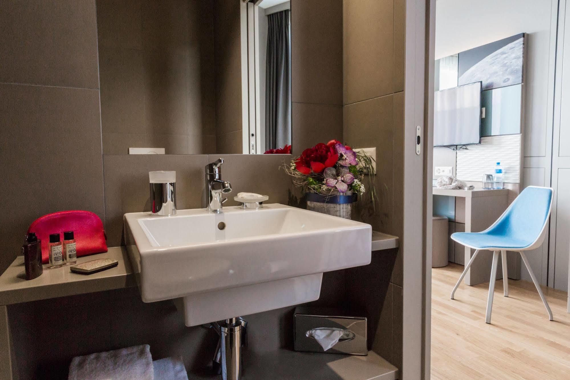 Discovery Hotel 3* Superior Крисие Екстериор снимка