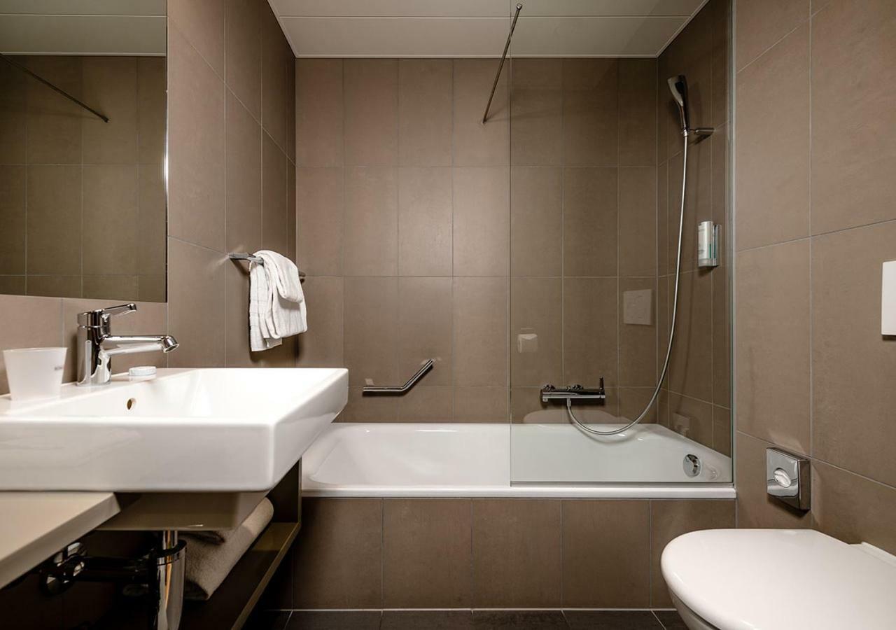 Discovery Hotel 3* Superior Крисие Екстериор снимка