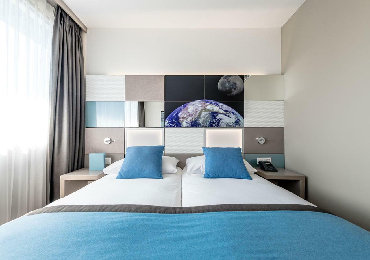 Discovery Hotel 3* Superior Крисие Екстериор снимка