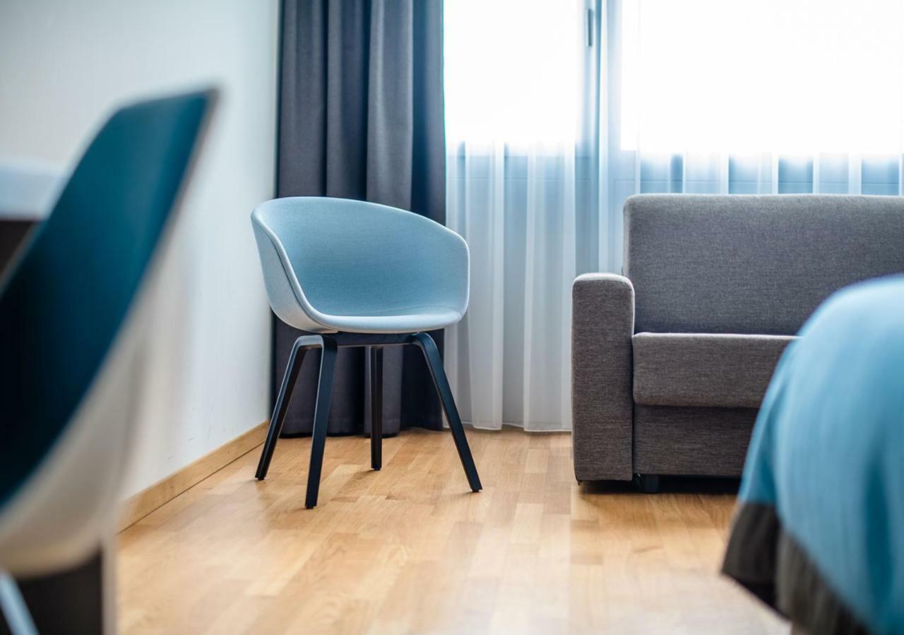 Discovery Hotel 3* Superior Крисие Екстериор снимка