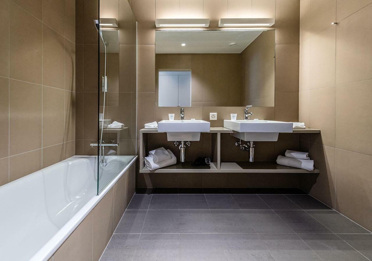 Discovery Hotel 3* Superior Крисие Екстериор снимка