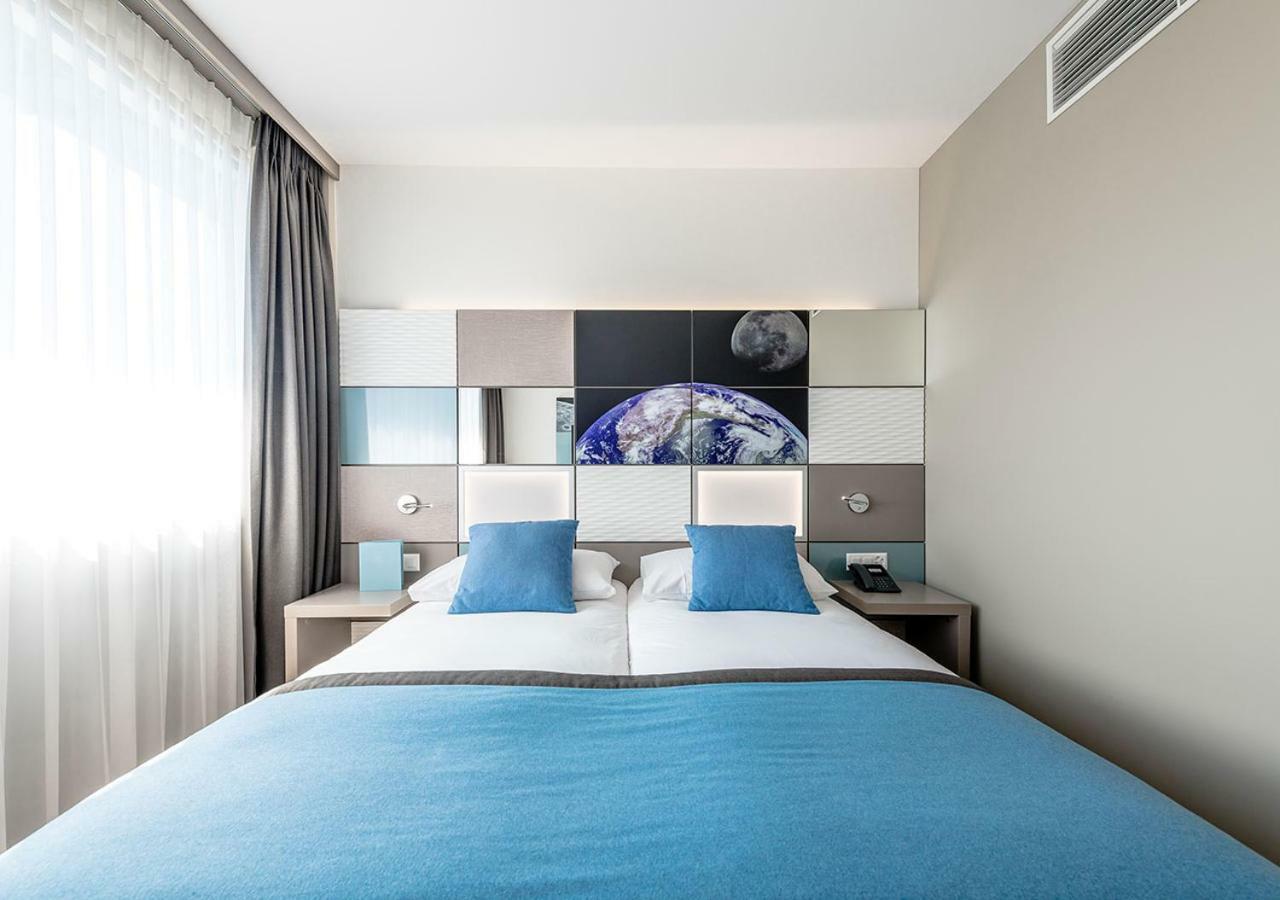 Discovery Hotel 3* Superior Крисие Екстериор снимка