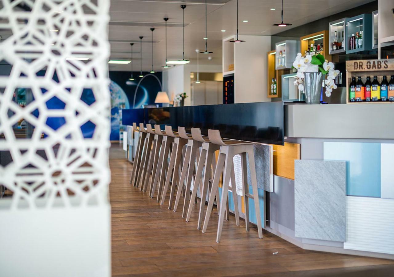 Discovery Hotel 3* Superior Крисие Екстериор снимка