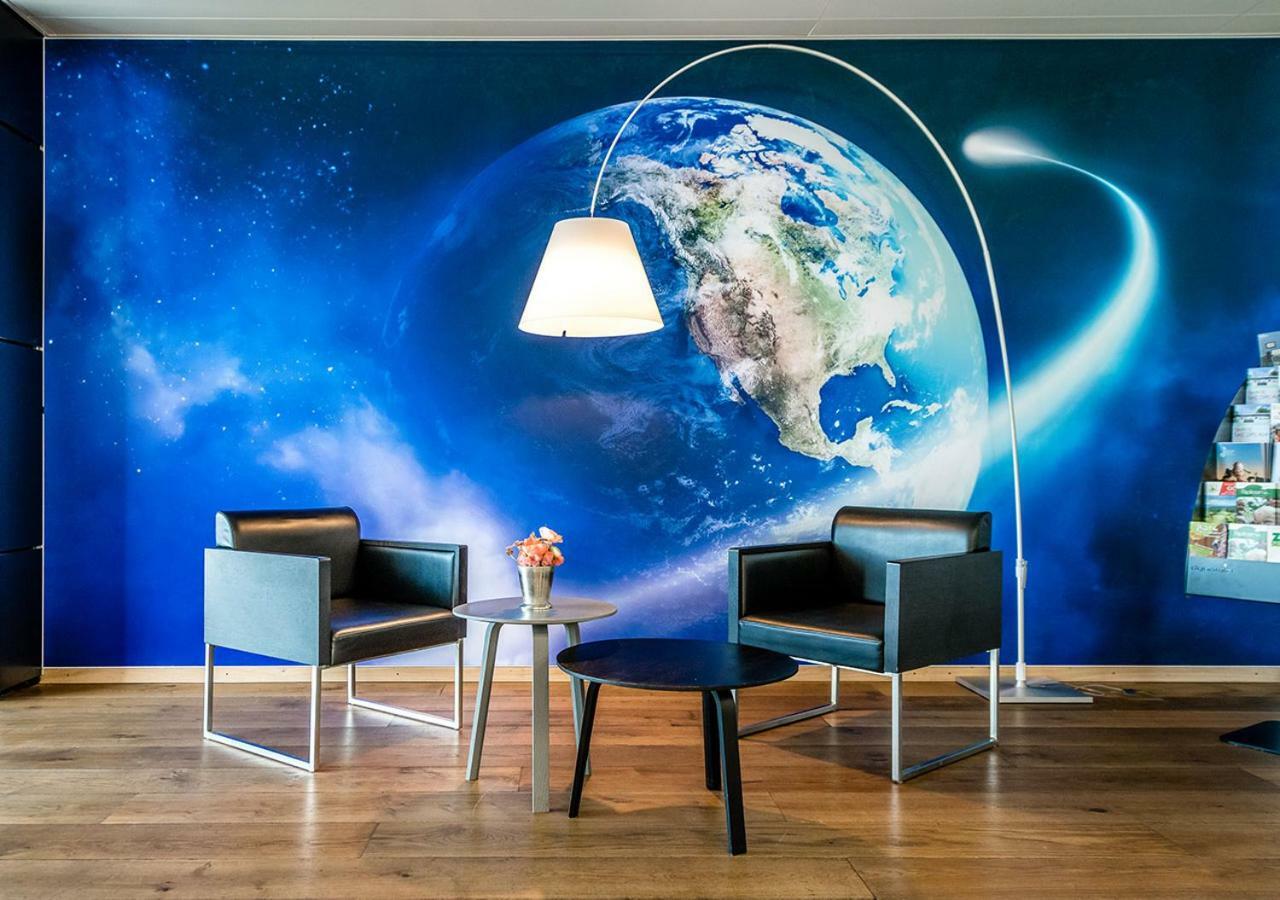 Discovery Hotel 3* Superior Крисие Екстериор снимка