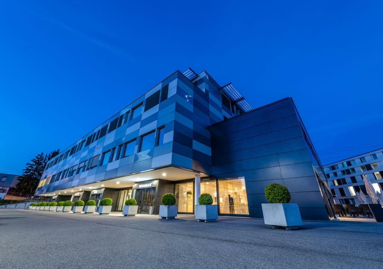 Discovery Hotel 3* Superior Крисие Екстериор снимка