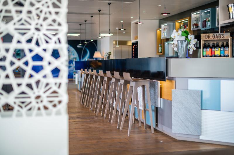 Discovery Hotel 3* Superior Крисие Екстериор снимка