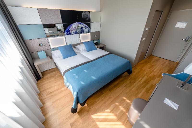 Discovery Hotel 3* Superior Крисие Екстериор снимка