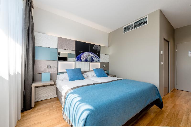 Discovery Hotel 3* Superior Крисие Екстериор снимка